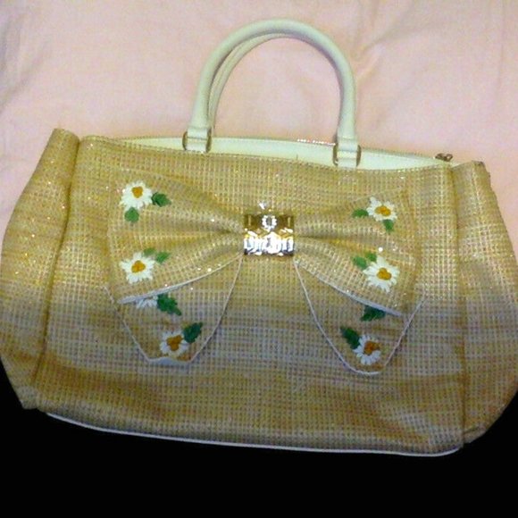 Betsey Johnson Handbags - NEW Betsey Johnson Bow Daisy'd & Confused bag